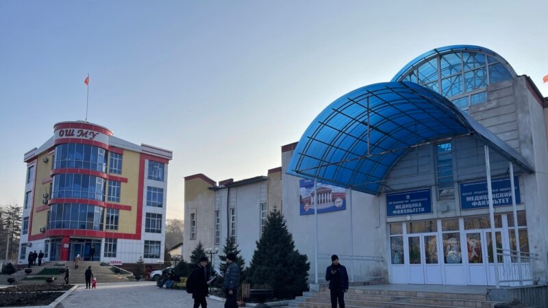 Таджикские студенты в Кыргызстане просят Душанбе помочь в их возвращении домой. ВИДЕО 