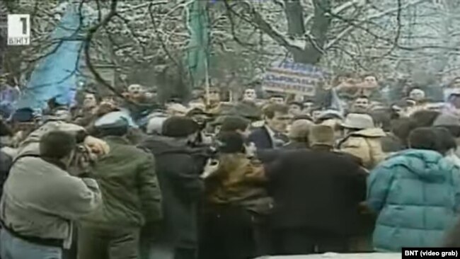 Кадър от протеста на 10 януари 1997 г.