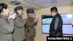 Кім Чен Ин спостерігав за запуском ракети з мобільного оглядового майданчика