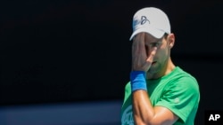 Novak Đoković na treningu u Melburnu pred Australian Open (13. januar 2022.)