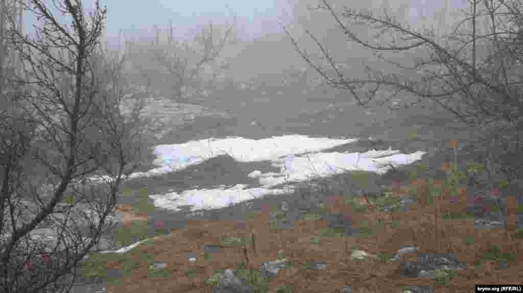 На плато Чатыр-Даг местами сохранился снег
