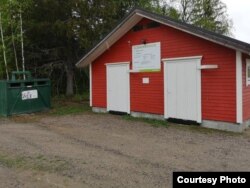 В финской деревне Тиманттикюлят местные жители сами построили сарай для сбора вторсырья