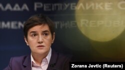 "Srbija poštuje teritorijalni integritet Ukrajine, ali neće uvoditi sankcije Rusiji", citirala je premijerka Ana Brnabić ranije zaključke Saveta za nacionalnu bezbednost.