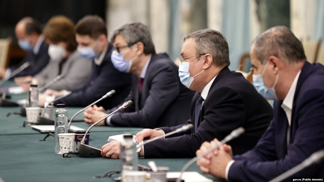 Experții în energie sunt reticenți că cele două ordonanțe de urgență anunțate miercuri, una adoptată și cealaltă în pregătire, vor ajuta consumatorii casnici.