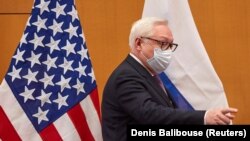 Adjunctul ministrului rus de externe, Serghei Riabkov, înainte de discuțiile pe teme de securitate cu adjuncta secretarului de stat american, Wendy Sherman, Geneva, 10 ianuarie 2022