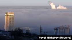 Алматы, покрытый туманом. 12 января 2022 года