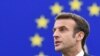 Emmanuel Macron francia elnök felszólal az Európai Parlament plenáris ülésén Strasbourgban, Franciaországban 2022. január 19-én