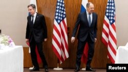 U.S. Secretary of State Antony Blinken (left) and Russian Foreign Minister Sergei Lavrov move to their seats before their meeting in Geneva on January 21. 