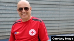Adrian Armășelu este manager pentru prim ajutor în cadrul Crucii Roșii. Fiecare dintre noi poate salva o viață, spune acesta.