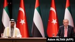 Prestolonaslednik Abu Dabija Šeik Mohamed bin Zajed Al Nahjan i turski predsednik Redžep Tajip Erdoan u Ankari, 24. november 2021.