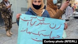 شعار زنان معترض در کابل 