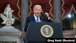  Президентът на Съединени американски щати Джо Байдън дефинира решението на Върховния съд за анулация на отбраната на абортите като 