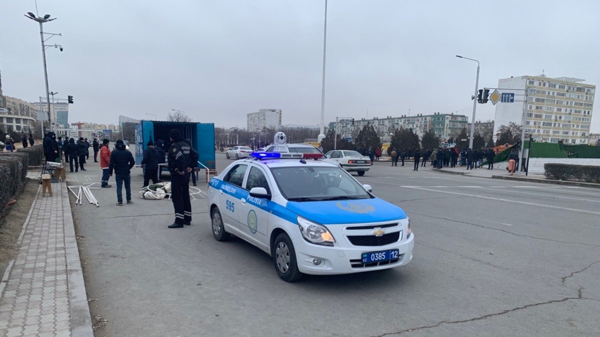 Людей поймали, плакаты сожгли». В Жанаозене и Актау полиция провела  превентивные задержания