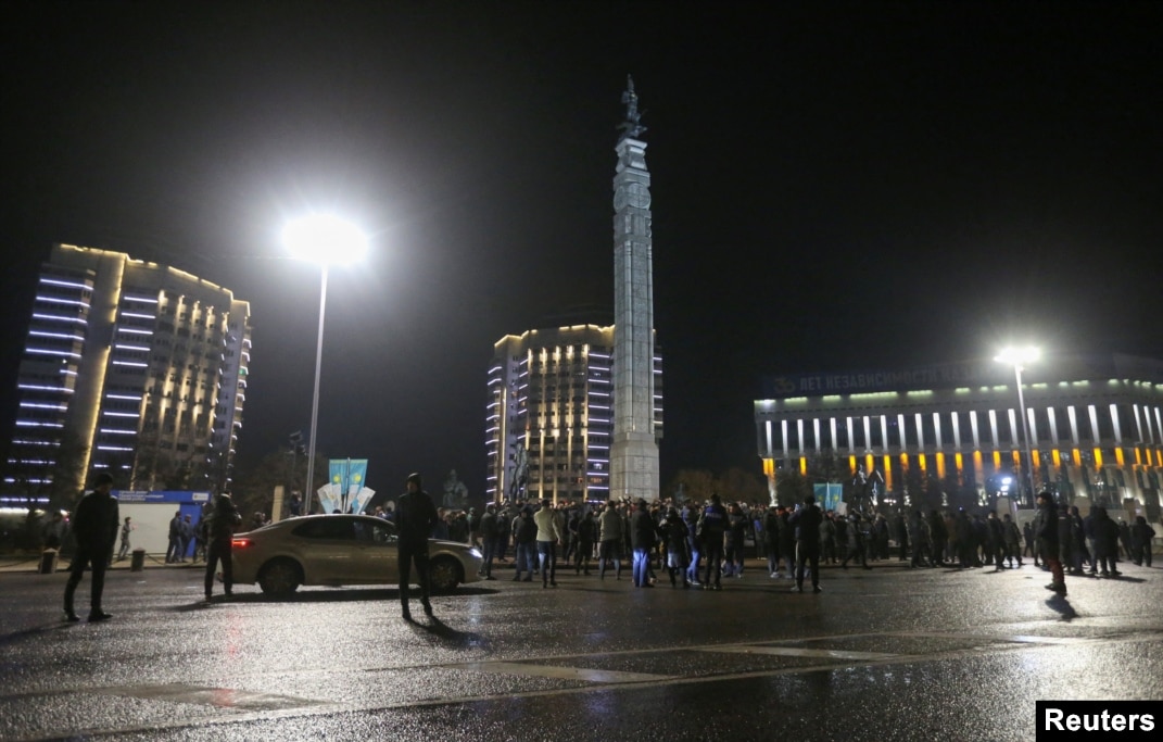 Порно балақай үлкен сиськи бар оргазм алады