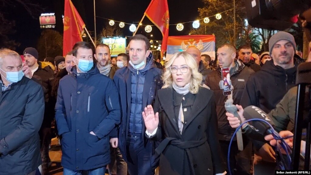 Ministri Jakov Milatović, Milojko Spajić i Vesna Bratić na protestu u Podgorici protiv najavljenog formiranja manjinske Vlade koju je predložio aktuelni potpredsjednik Vlade i lider Građanskog pokreta URA Dritan Abazović (23. januar 2021.)
