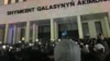 Демонстранты штурмуют здание акимата Шымкента. 4 января 2022 года 