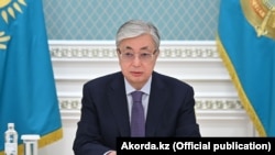 Президентът на Казахстан Касим-Жомарт Токаев по време на заседанието на Съвета за сигурност на страната си, проведено през нощта на 5 срещу 6 януари 2022 г.