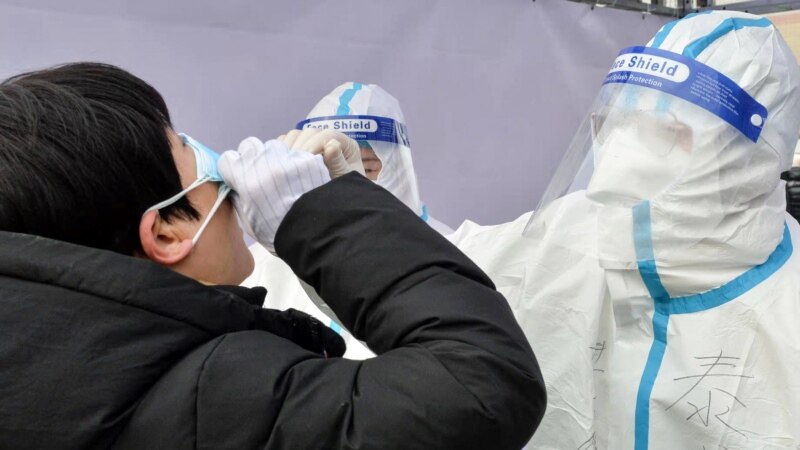 Kina përballet me valën më të rëndë të pandemisë prej 2020-ës