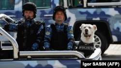 Türkmen polisiýa işgärleri. Illýustrasiýa suraty.