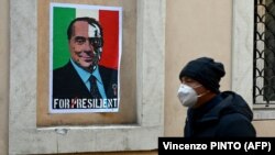 Graffiti în Roma reprezentându-l pe Silvio Berlusconi ca Terminator. 