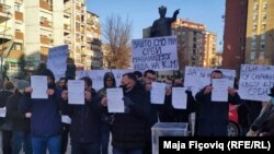 Serbët lokalë protestojnë ndaj vendimit për moslejimin e mbajtjes së referendumit serb në Kosovë