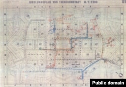 Карта еврейского гетто в Терезине (Чехия) с обозначенным нацистской администрацией маршрутом для посещения делегацией Международного Красного Креста, 1943 год
