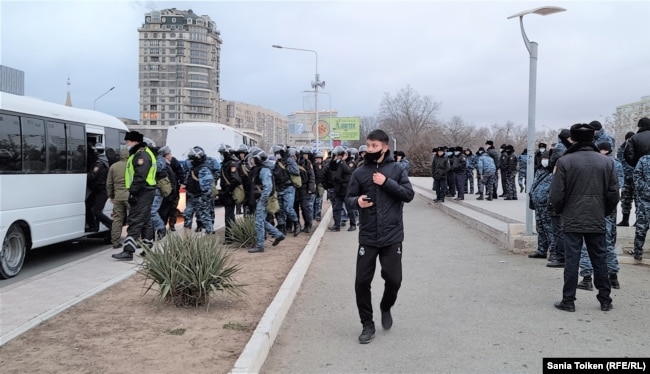 Veliko prisustvo policije na protestu u Aktauu, 3. januar