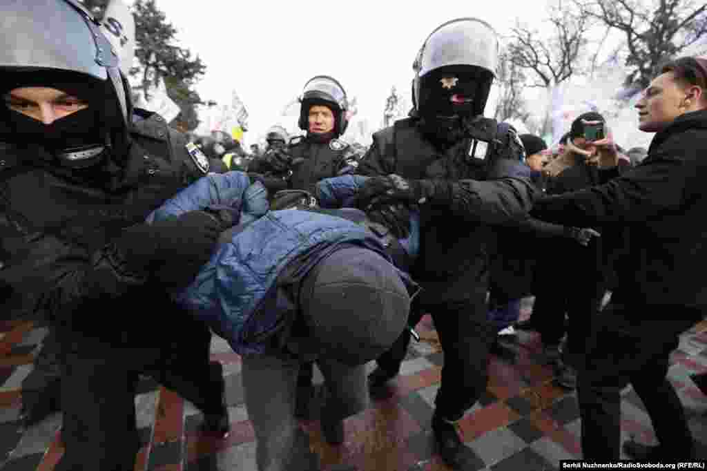 Private entrepreneurs and police officers clash during a rally in Kyiv calling on the Ukrainian government to do more to support private business.&nbsp;