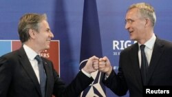 Secretarul de stat american Antony Blinken și secretarul general al NATO, Jens Stoltenberg, au anunțat că SUA și NATO au notificat Rusia că resping solicitările sale privind „securitatea” din Europa de Est.