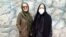 ژیلا کرم‌زاده مکوندی (سمت چپ)، پیش از رفتن به زندان برای تحمل حبس 