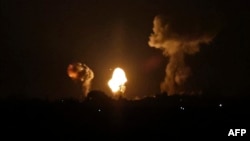 Atac aerian israelian la Khan Yunis, sudul Fâșiei Gaza Strip, 2 ianuarie 2022 dimineața devreme (Foto: SAID KHATIB / AFP)