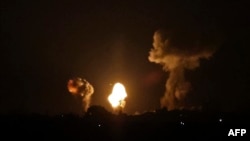 Dim i vatra nakon zračnog napada na Khan Yunis u južnom dijelu Pojasa Gaze (2. januar 2022.)