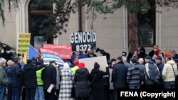Protesti ispred zgrade Ambasade Srbije u BiH