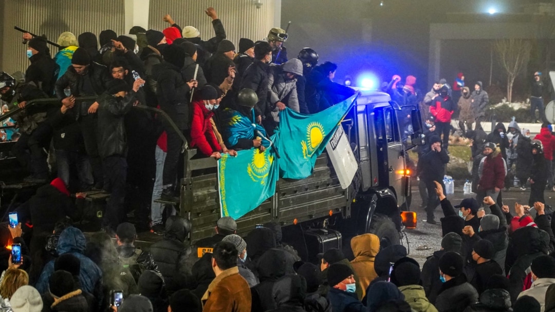 Танюк жасырын камераға түсіп қалады