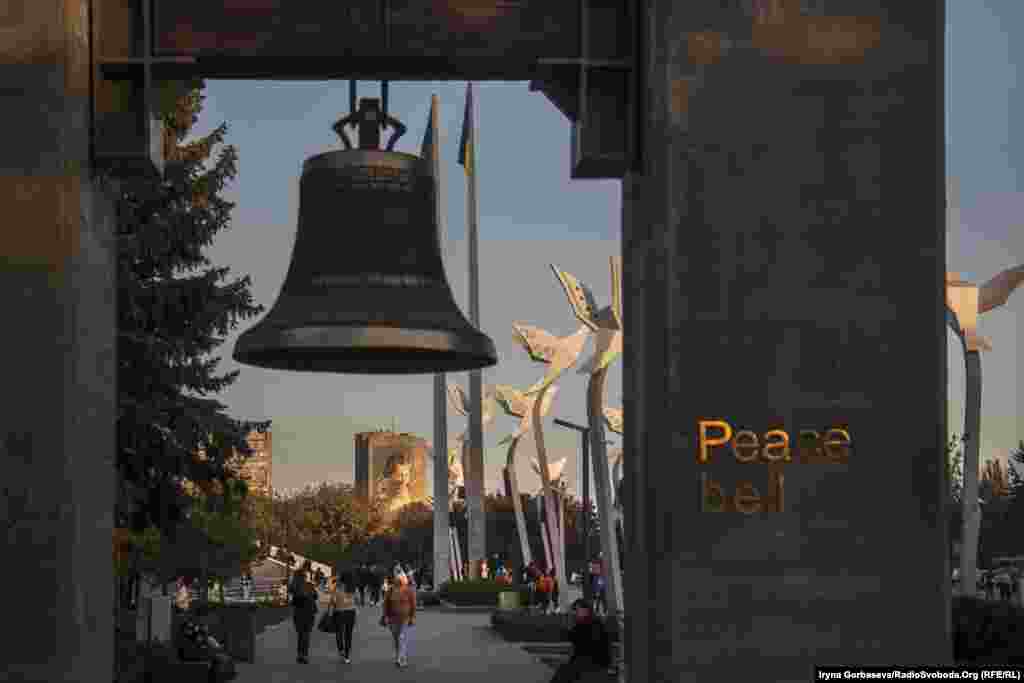 Peace Bell &ndash; &laquo;Дзвін миру&raquo; у центрі Маріуполя&nbsp;