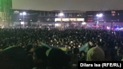 Митинг в Шымкенте начинался мирно, в нем участвовали тысячи жителей. Ночь на 5 января 2022 года