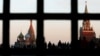 Ndërtesa e Kremlinit dhe Katedralja e Shën Vasilit në Moskë. Fotografi ilustruese nga arkivi.
