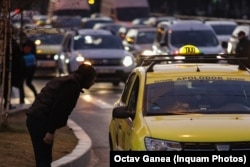 Traficul din București este aglomerat din cauză grevei spontane din transportul în comun.