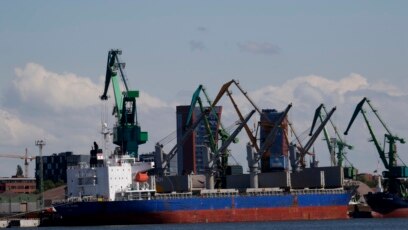 Корабът собственост на българска фирма с български екипаж TZAREVNA продължава