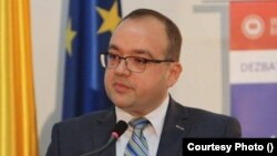 Profesorul de relații internaționale Valentin Naumescu de la Universitatea Babeș-Bolyai spune că mesajul transmis Ucrainei marți, la Vilnius, nu e o surpriză, iar Ucraina nu poate adera cu un teritoriu ocupat în proporție de 18% de trupele Rusiei.