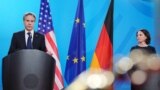 Ministrul german de externe Annalena Baerbock (dreapta) și secretarul de stat al SUA Antony Blinken (stânga), în timpul unei conferințe de presă după ce s-au întâlnit cu omologii lor din Franța și Marea Britanie, în Berlin, pe 20 ianuarie 2022.