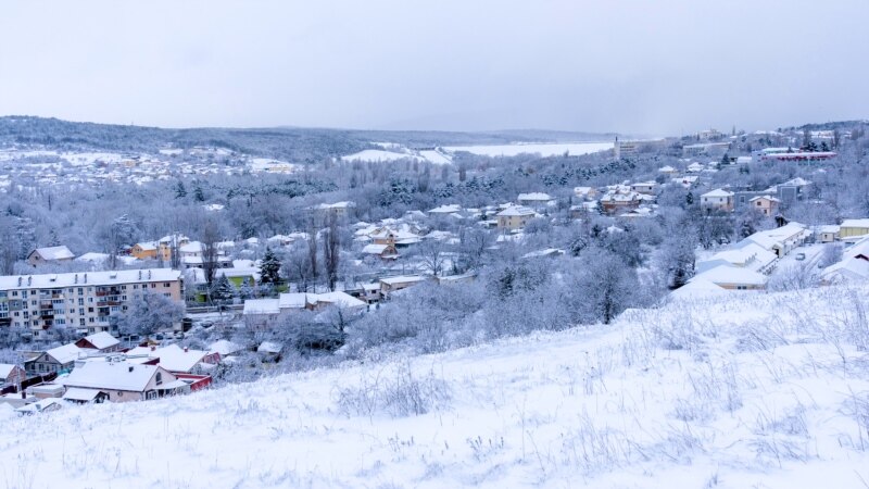 Погода в Крыму: снежный день в Симферополе (фотогалерея)