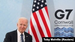 Претседателот на САД Џо Бајден, пред самитот на Г7, во заливот Карбис, Корнвол, 10 јуни 2021 година