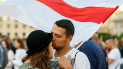 Iubire pe baricade: cereri în căsătorie la protestele din Belarus