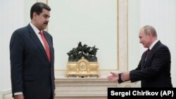 Vladimir Putin və Nicolas Maduro 