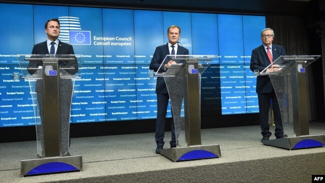(soldan sağa) Xavier Bettel, Avropa Şurasının Prezidenti Donald Tusk və Avropa Komissiyasının Prezidenti Jean-Claude Juncker