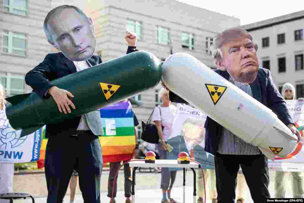 РУСИЈА - На Источниот форум во Владивосток, рускиот претседател Владимир Путин откри дека му понудил на неговиот американски колега Доналд Трамп, Русија да им продаде на САД хиперсонично оружје, објавија новинските агенции.
