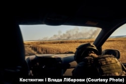Июль 2022 года, Украина, пшеничное поле, загоревшееся в результате российского обстрела. Фото Влады и Константина Либеровых