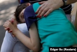 Tanya are 12 ani și are autism. Nu vorbește. Este internată într-o instituție pentru copii cu nevoi speciale, chiar dacă are părinți, pentru că aceștia nu pot avea grijă de ea. Odesa, 7 iunie 2022.