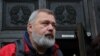 Glavni urednik Nove Gazete Dmitrij Muratov napušta sud nakon presude
